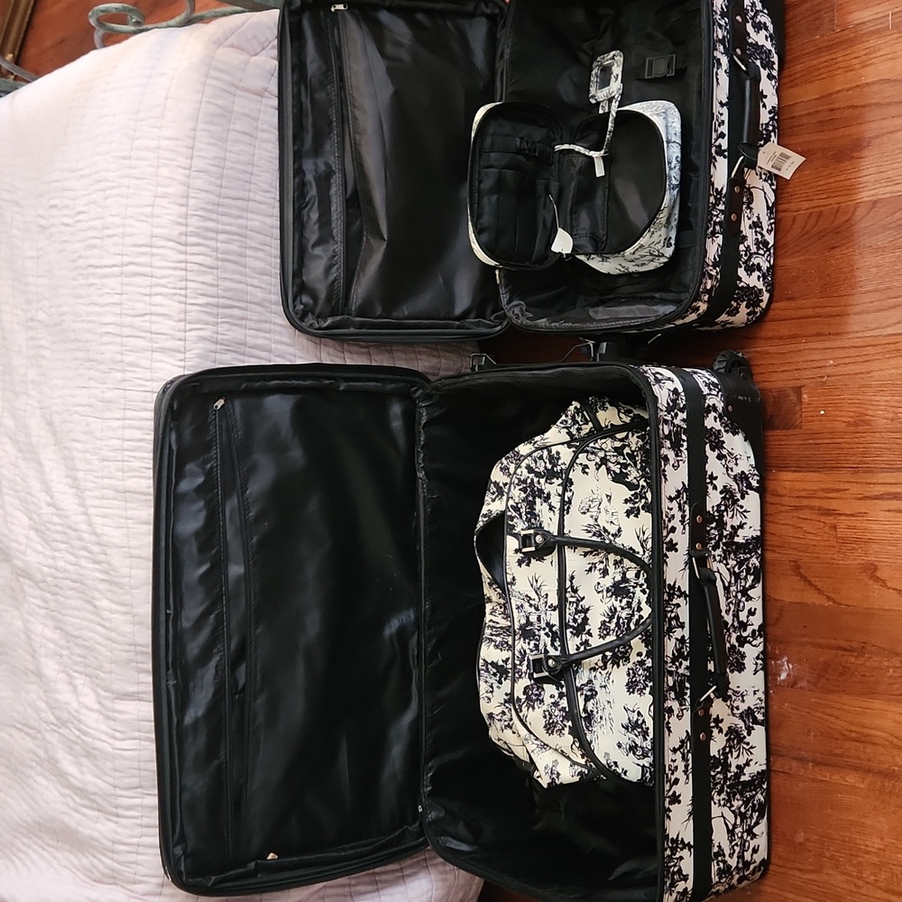 Beautiful French Toile luggage set